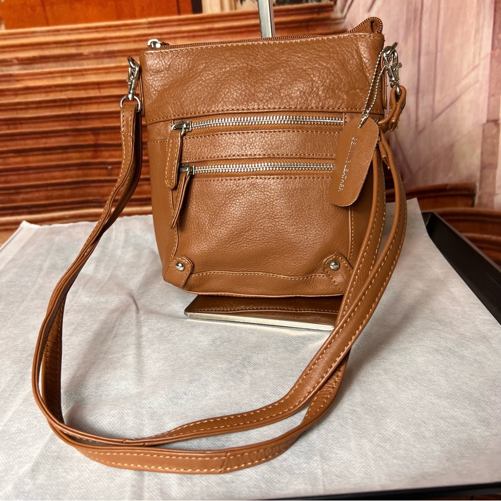 Elegant Tan 100% Cowhide Leather Crossbody Shoulder Bag, strap converts, charm